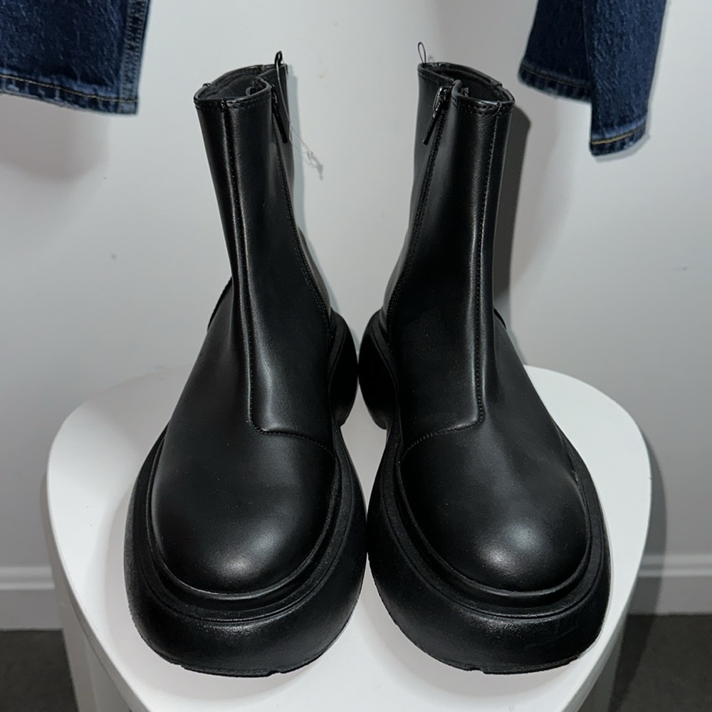 H&M Platform Boots in Black - Picture 4 of 8